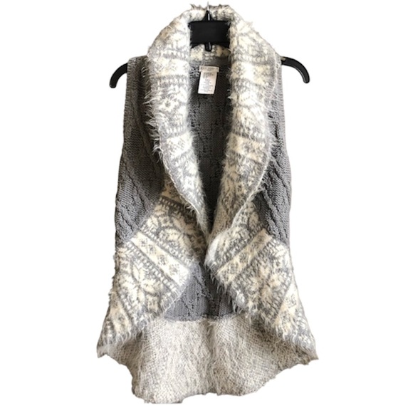 Max Studio Other - 🎉HP🎉[Max Studio Kids] Fuzzy Sweater Vest